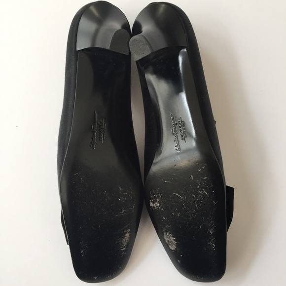 Salvatore Ferragamo Boutique Black Satin Heels - Picture 4 of 5